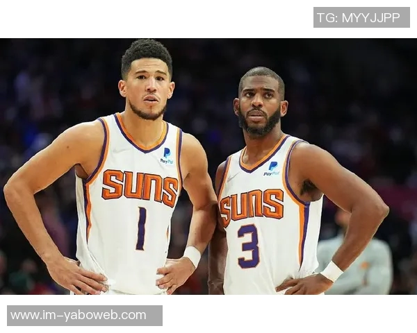 布克专注提升低位背身单打技巧关键时刻展现个人能力